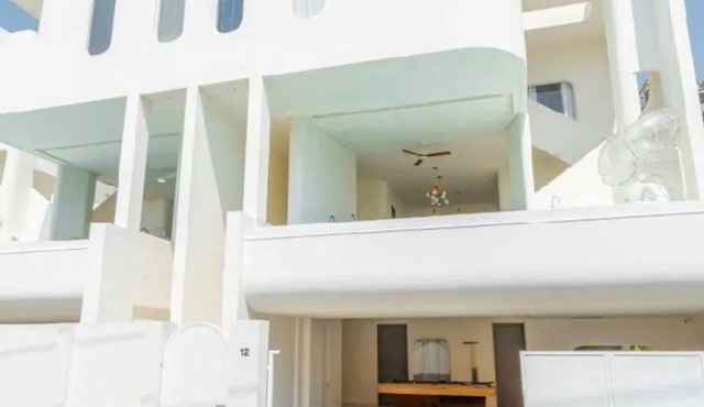 Thep Prasit Jomtien 6BR Pool Villa · Karaoke & Gam in Bang Lamung