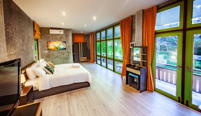 Tonmai Suites