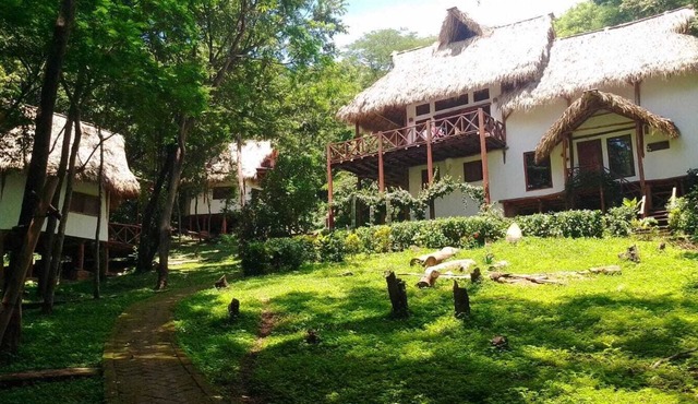 Tuani Lodge-off grid eco Casitas close to the beach in tola
