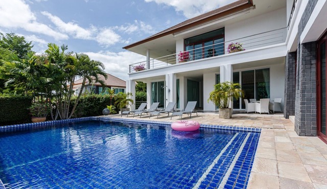 Unique Pool Villa with 5 Bedrooms and Sea View (PM-C1)