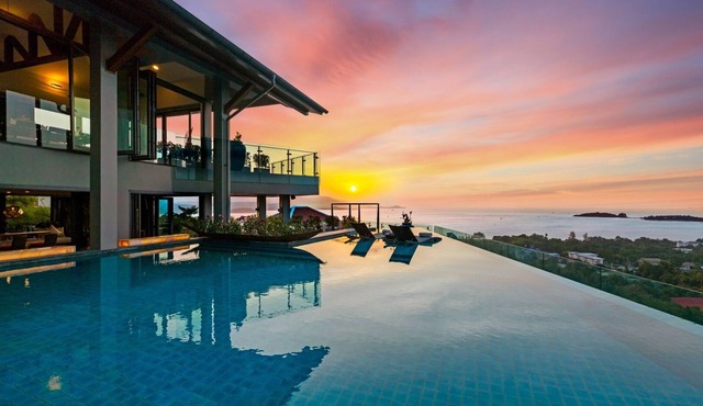 Villa Skyfall- (4Bed) Seaview Pool Villa with Private Cinema