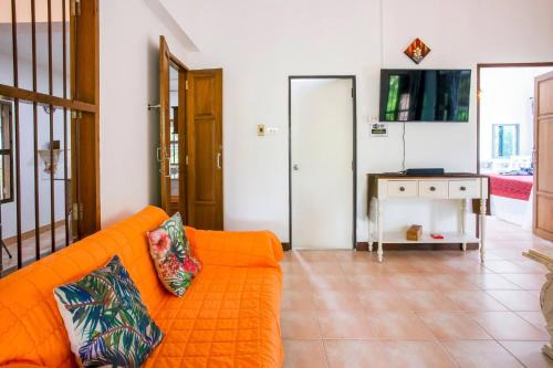 Villa with private pool and mountain views
