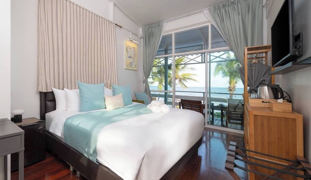 Wander at Bayside 19 | Upstairs Sea-View King Room (sleeps up to 4) in Hua Hin