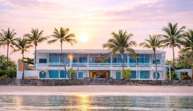 Wander at Bayside 19 | Whole Beachfront Mansion (sleeps 28)