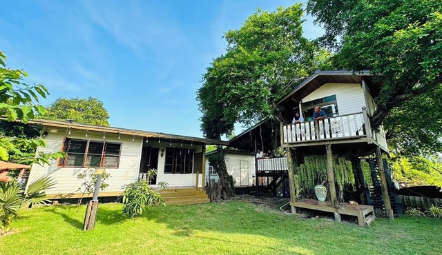 Waterside Thai House, 10 minutes from Airport .