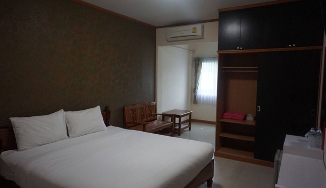 Wetsawat Place Hotel