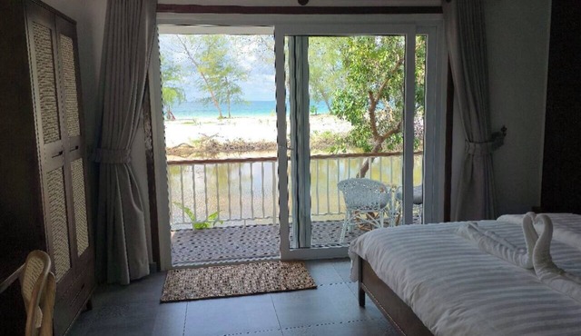 WHITE BEACH RESORT LONGSET in Koh Rong