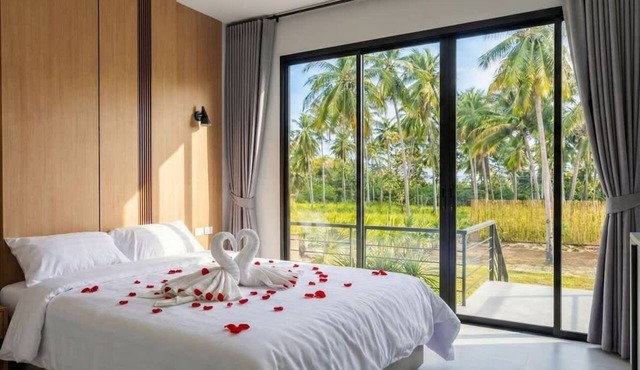White Haven | Pool New Central Coco View