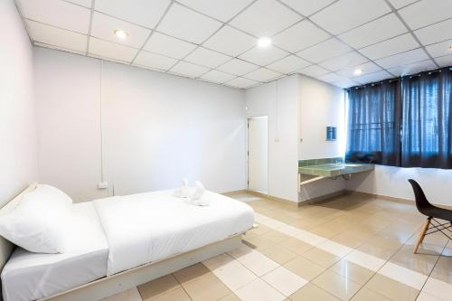 XX FLY INN Suvarnabhumi Airport - อ่อนนุช in Ban Khlong Prawet