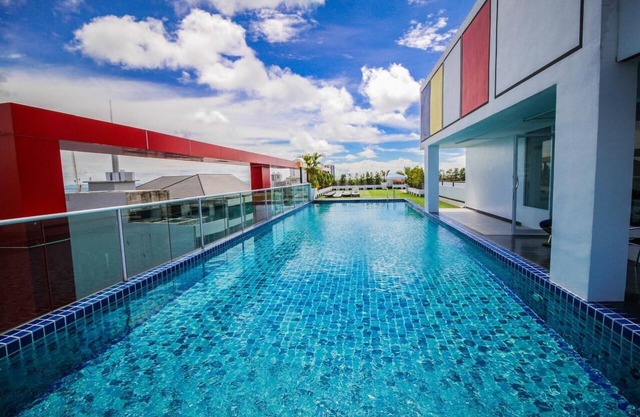 2 bedroom apartment@ Art On The Hill