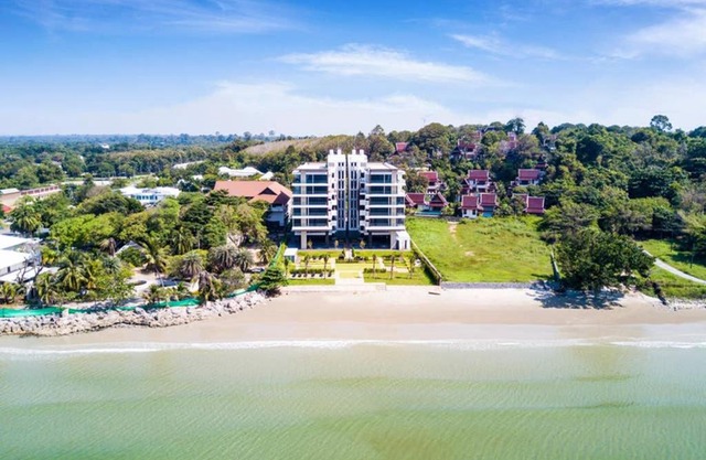 Escape Condominium, Mae Phim Beach