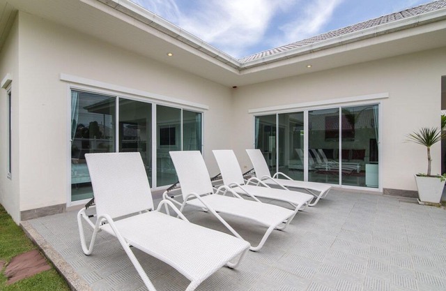 Hua Hin 4 Bedroom Pool (L27) in Hua Hin