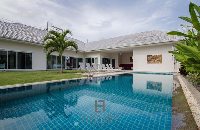 Private 4 bedroom pool villa Hua Hin L28