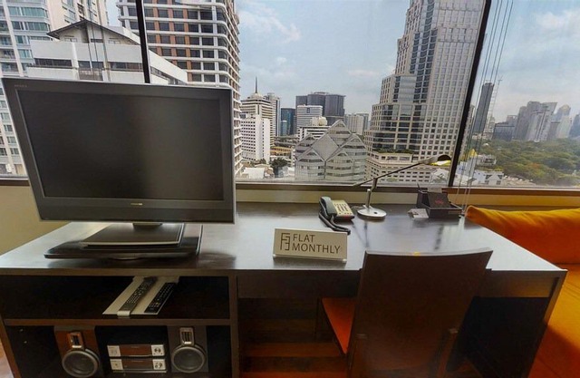 Siri Sathorn Apartment - 1606
