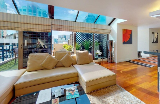 Siri Sathorn Apartment - 1904