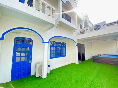 Ratchadaphisek Villa | 曼谷市中心6卧室3卫舒适联排别墅