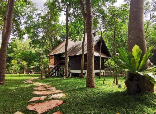 Kanchanaburi Villa | 180 m² Villa ∙ 3 bedrooms ∙ 6 guests