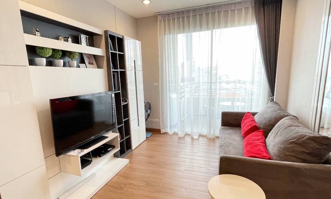 Khlong Ton Sai Apartment | 1BD Condo by the river, 6 min to ICON SIAM