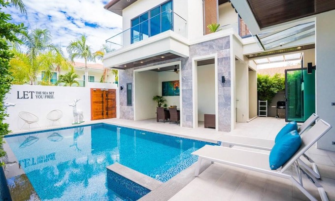 Pratumnak Hill House | 250 m² House ∙ 4 bedrooms ∙ 10 guests