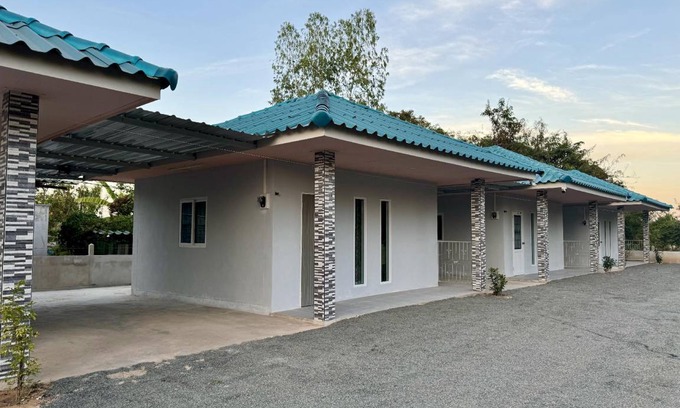 Ubon Ratchathani Hotel | 27 m² Motel ∙ 2 guests