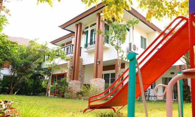 San Kamphaeng Villa | 320 m² Villa ∙ 5 bedrooms ∙ 10 guests