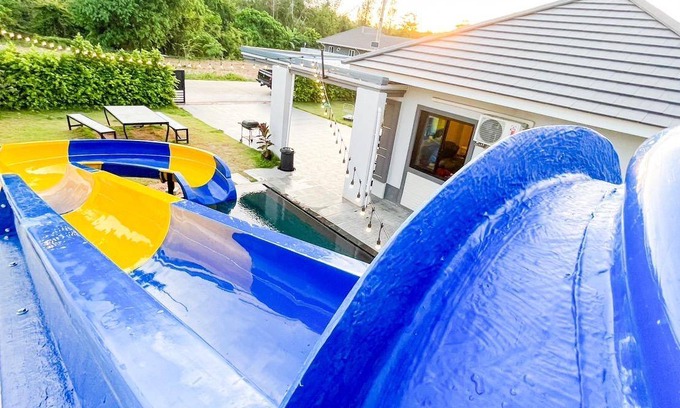 Sattahip House | 400 m² House ∙ 4 bedrooms ∙ 12 guests