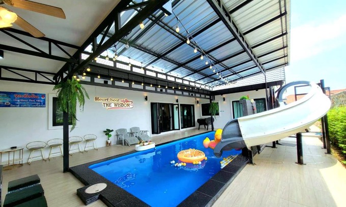 Pong Villa | 400 m² Villa ∙ 4 bedrooms ∙ 20 guests
