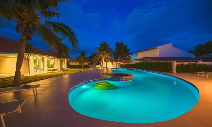 Khao Tao Villa | 540 m² Villa ∙ 6 bedrooms ∙ 14 guests
