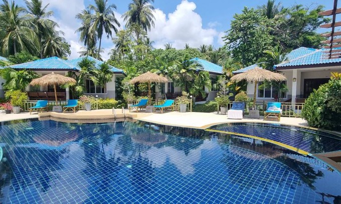 Thong Krut Resort | 67 m² Resort ∙ 2 bedrooms ∙ 5 guests