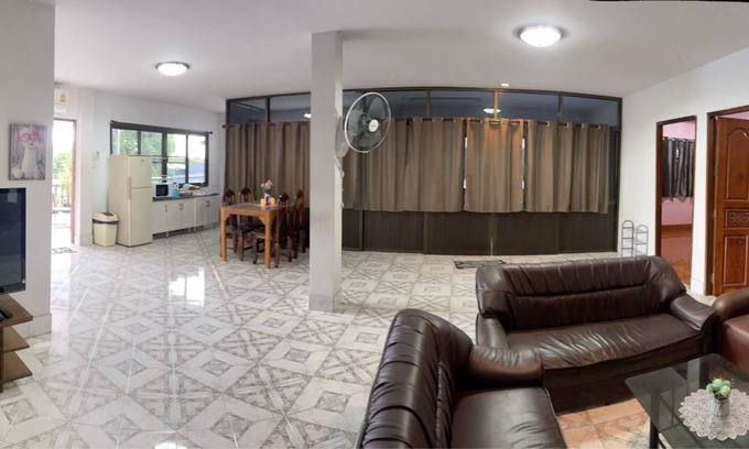 Uttaradit Apartment | 96 m² Apartment ∙ 2 bedrooms ∙ 4 guests
