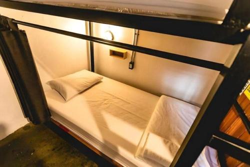 Don Muang Hostel | Banana Hostel Donmuang