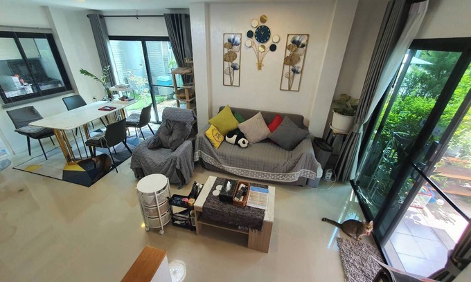 Thap Yao House | Cat 's lover townhouse Suvannabhumi Airport .