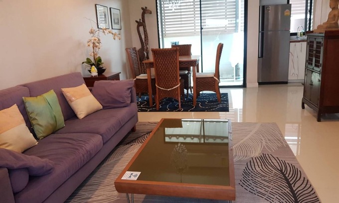 Bang Kra So House | Cheerful 3br Townhome with Community pool in Nonthaburi City Center near MRT