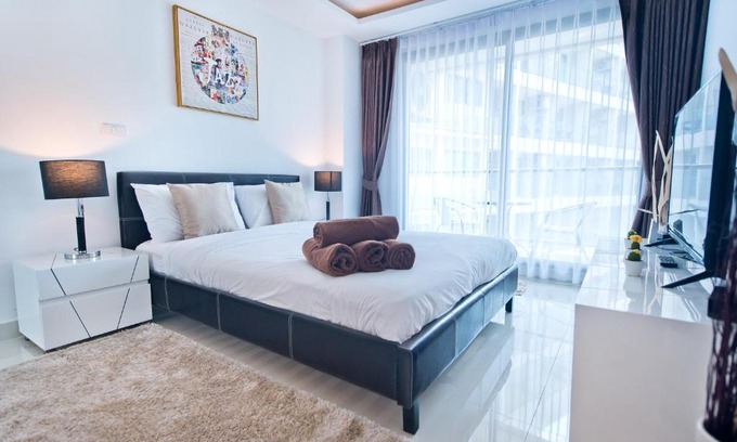 South Pattaya Apartment | CONTEMPORARY Studio in Laguna Beach 3.