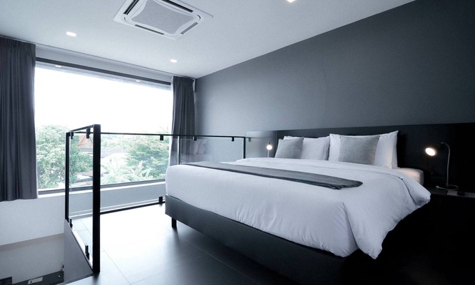 Wua Lai Hotel | Crew Hotel
