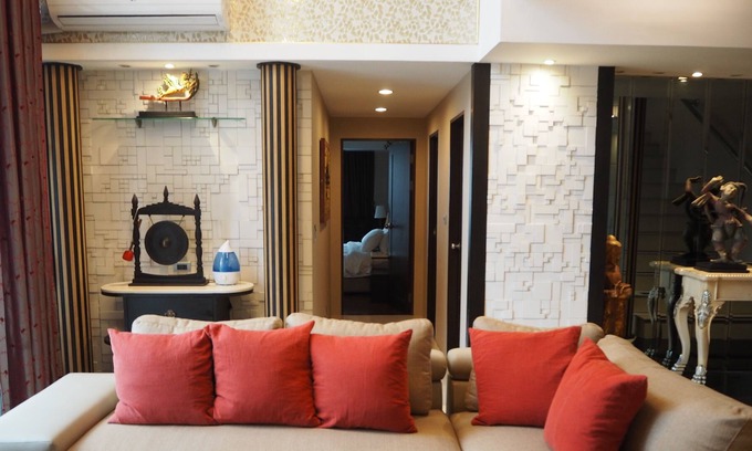 Khlong Toei Nuea Condo | Custom Design Loft With City Views And Rooftop Pool