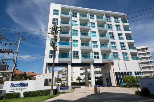 Kram Apartment | Grandblue Condo 410