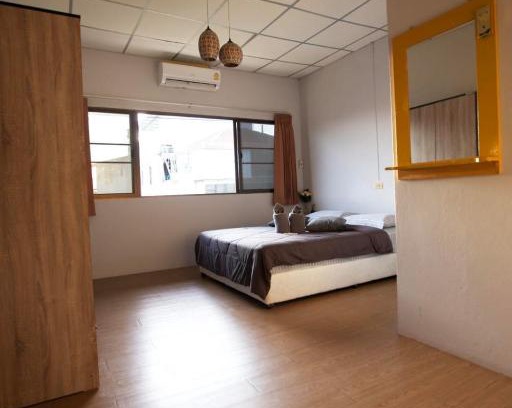 Thong Sala Hostel | Holiday Phangan - Hostel & Bar