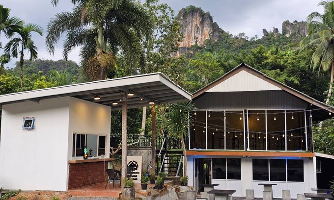 Khlong Sok Hostel | Hostel ∙ 8 guests