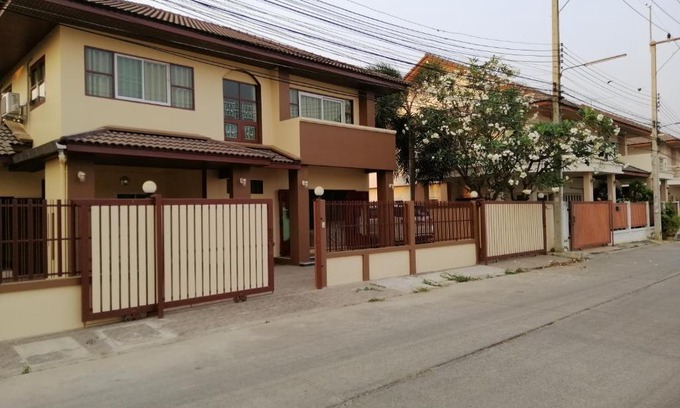 Ban Pong Apartment | Kim​ Banpong