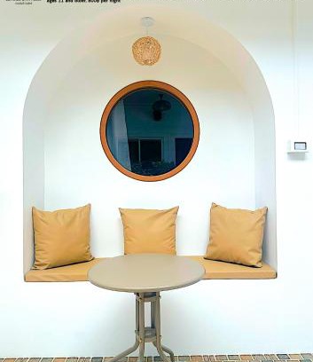 Haad Ta Waen House | Koh Larn White House