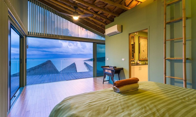 Moo 5 House | Koh Samui Dramatic Oceanfront Villa w/180° Seaview