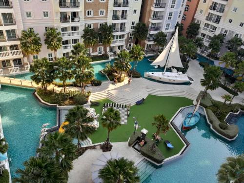 Na Chom Thian Apartment | Luxury apartment with a big pool