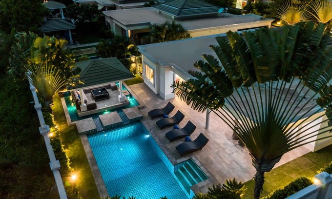 Nong Prue Villa | Luxury Pool Villa 608 4BR 8-10 persons