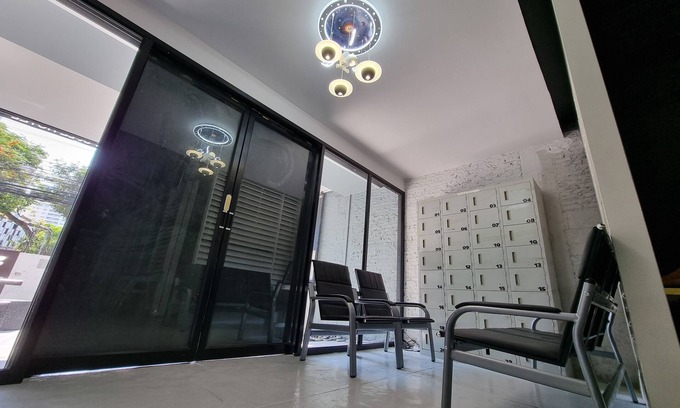 Asoke Hostel | MET A Space Pod Phrom Phong