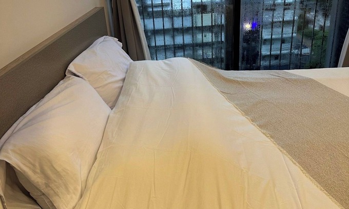 Bangkok Central Business District Apartment | One-bedroom modern apartment with the infinity pool in the heart of Bangkok