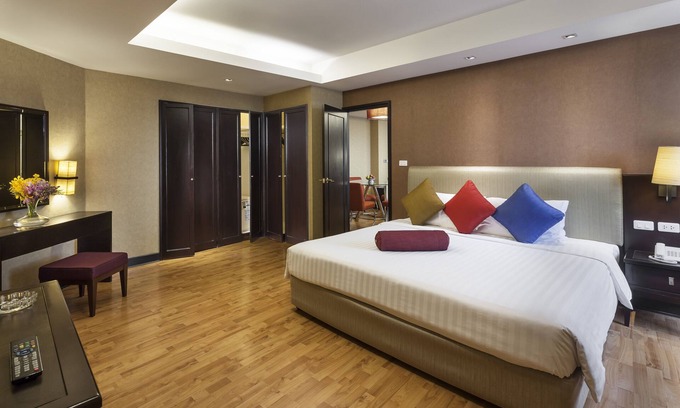 Bangkok Central Business District Apartment | One Bedroom Suite in heart of the city (A4)