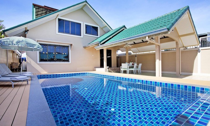 South Pattaya Villa | Pratumnak Pool Villa tanzanite