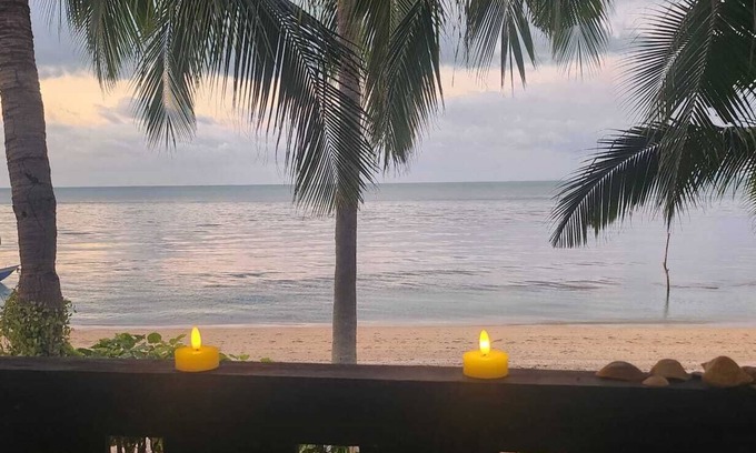 Bang Po House | Right on the beach, typical wooden bungalow with romantic furnishings.