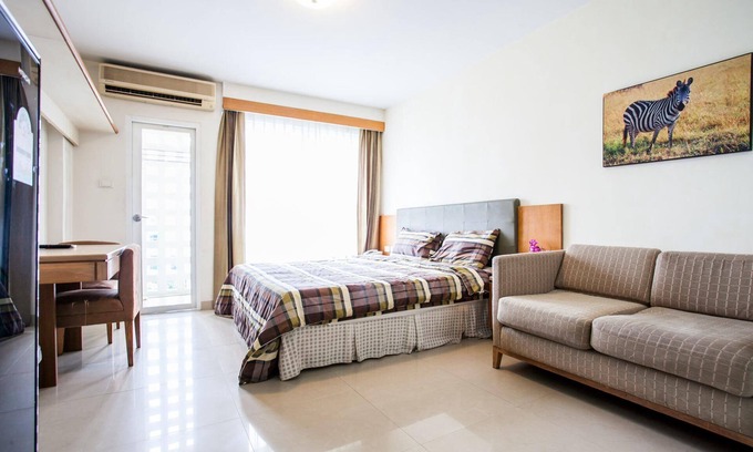 Huai Khwang Condo | Savi Rooms Deluxe Studio (2) nr Bangkok/Pitavet hospital & many pubs & bars